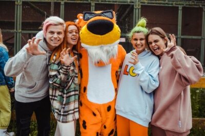 «Клуб друзей»: Cheetos помогает гепардам в Московском зоопарке